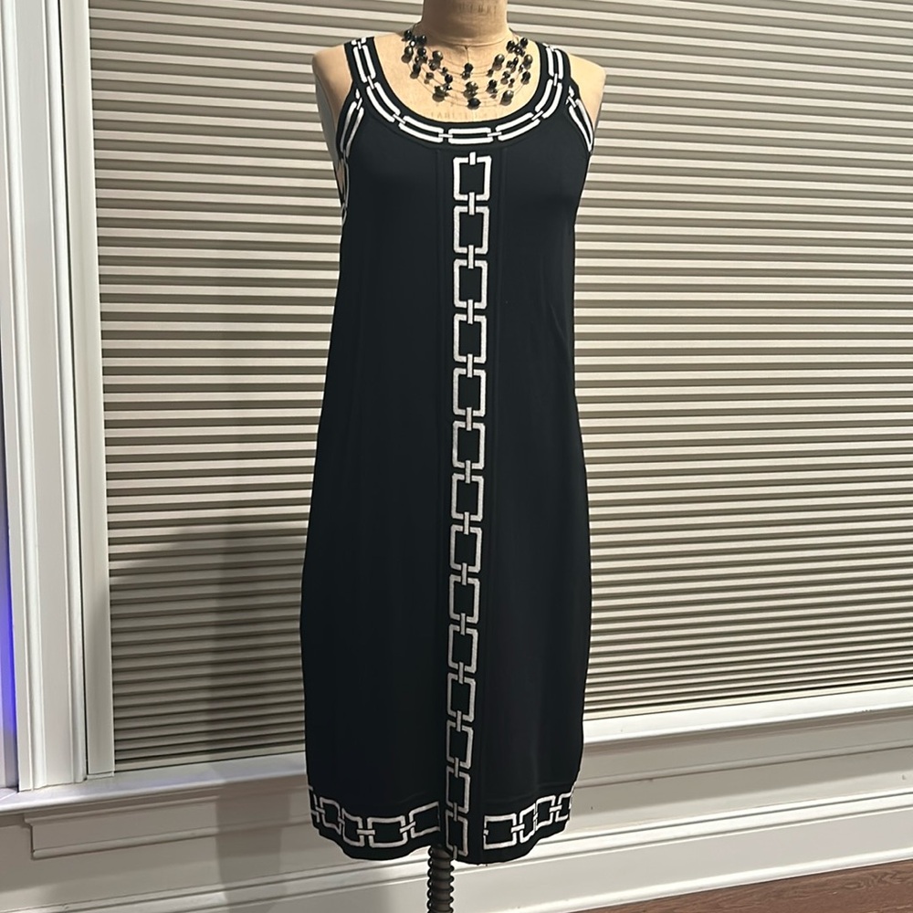 Vintage Adrienne Vittadini in excellent condition sleeveless dress.